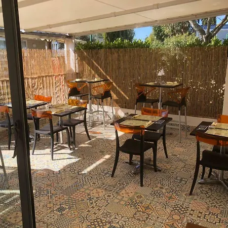 Campsite Les Acacias 4*